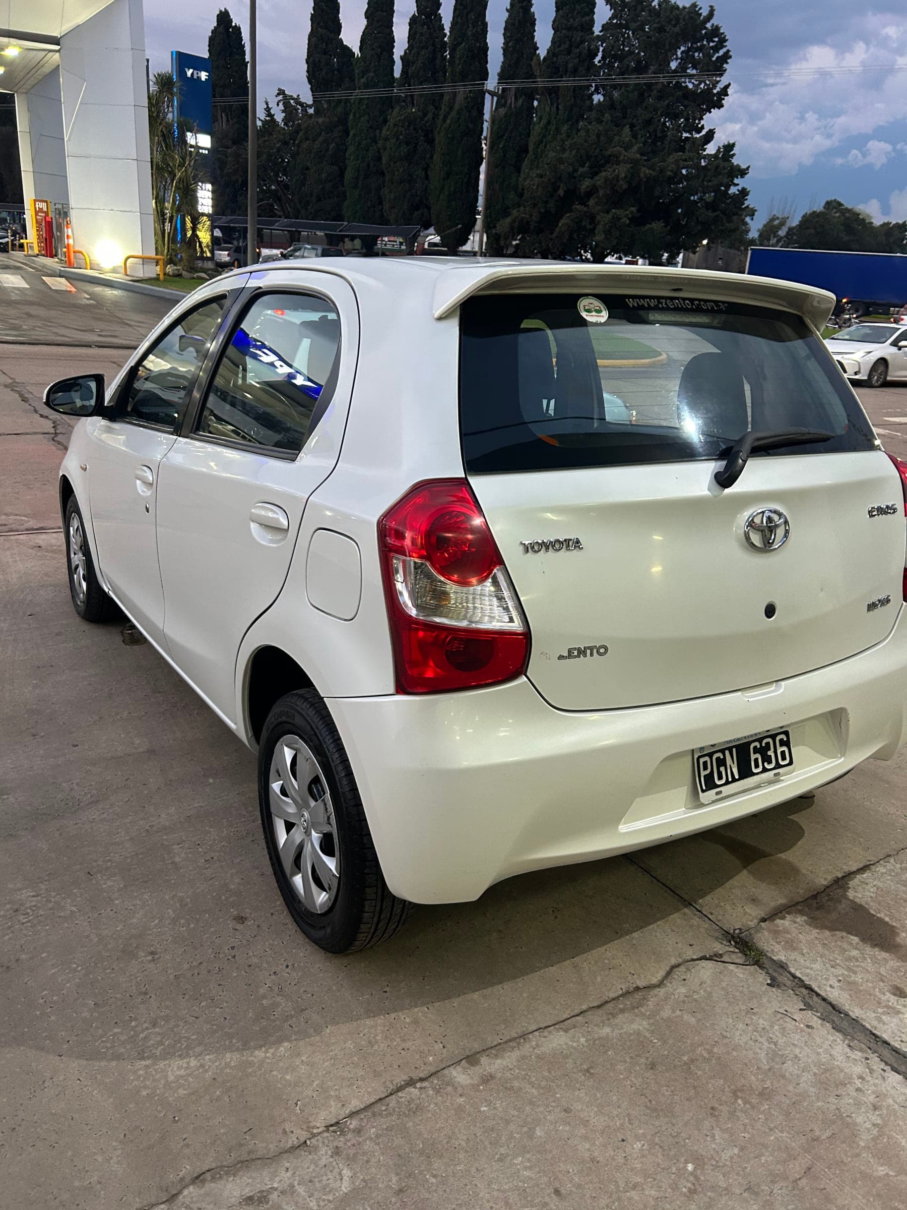 Toyota Etios Xs, foto 3 de 8