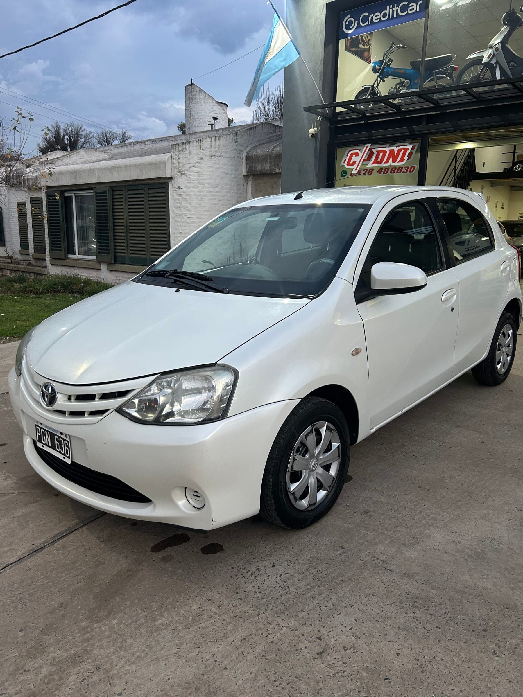 Toyota Etios Xs, foto 2 de 8